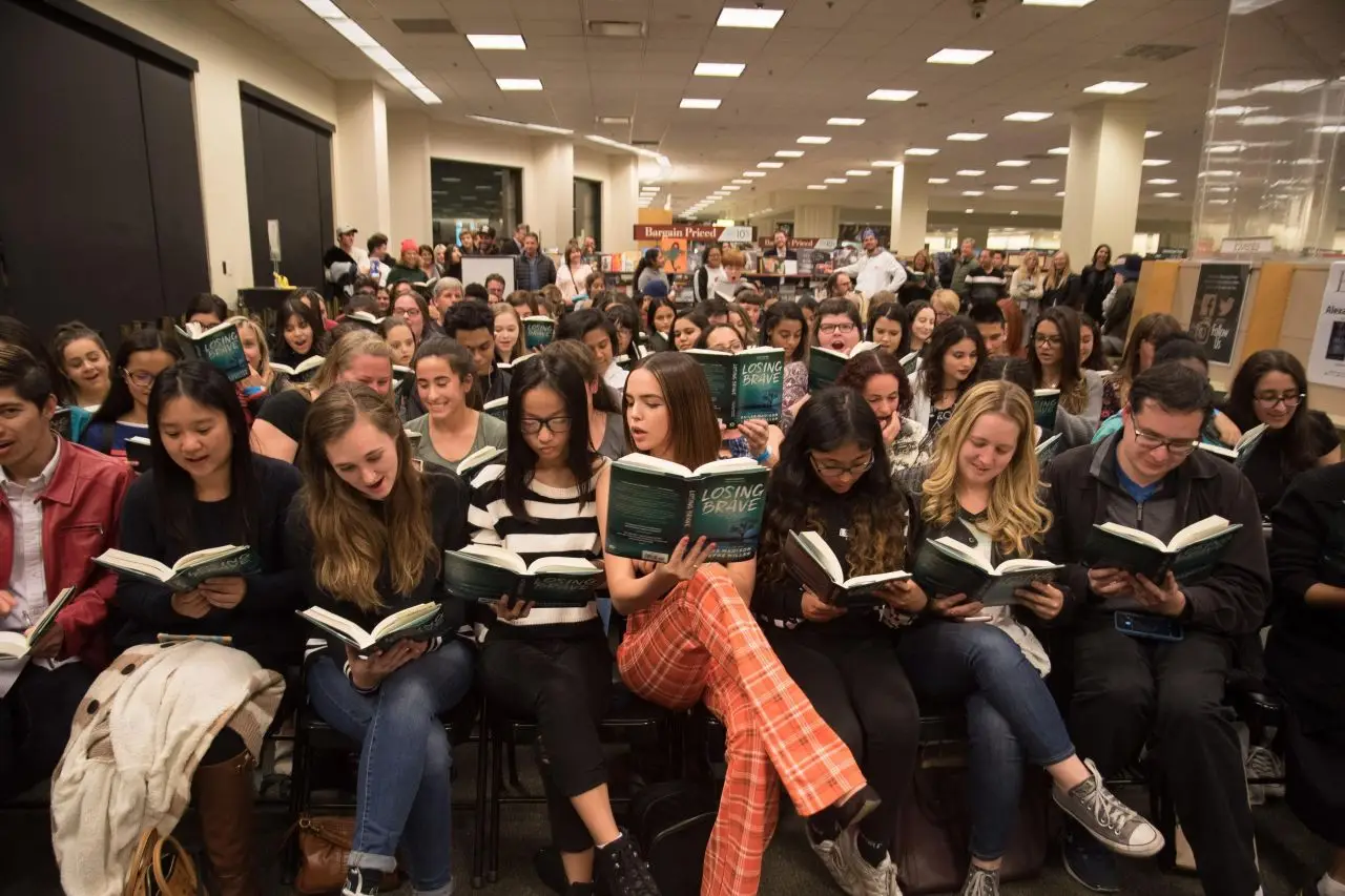 BAILEE MADISON AT SIGNS COPIES OF HER NEW BOOK LOSING BRAVE AT BARNES AND NOBLE06